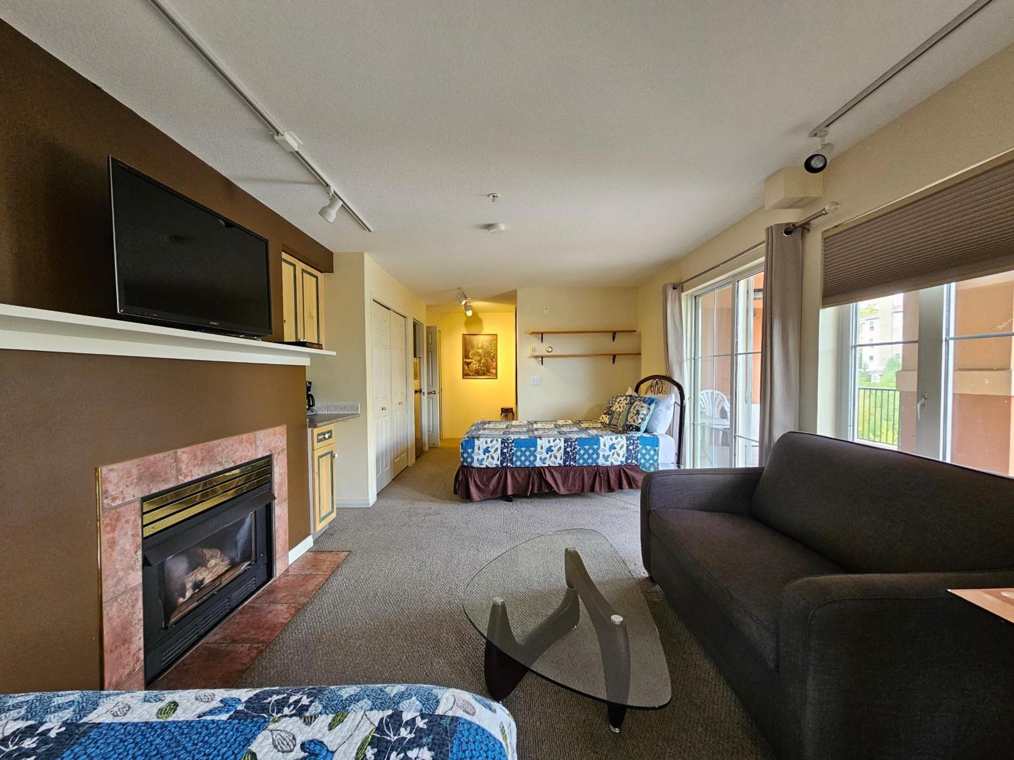 Borgata Lodge Resort Kelowna Kültér fotó