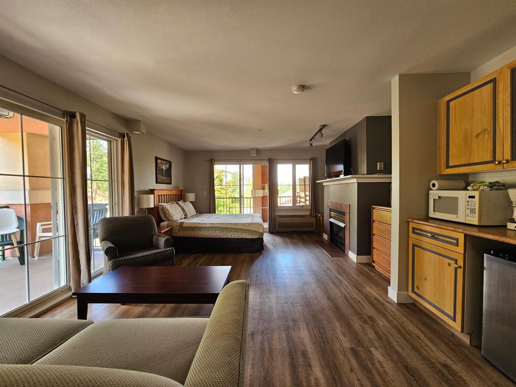 Borgata Lodge Resort Kelowna Kültér fotó